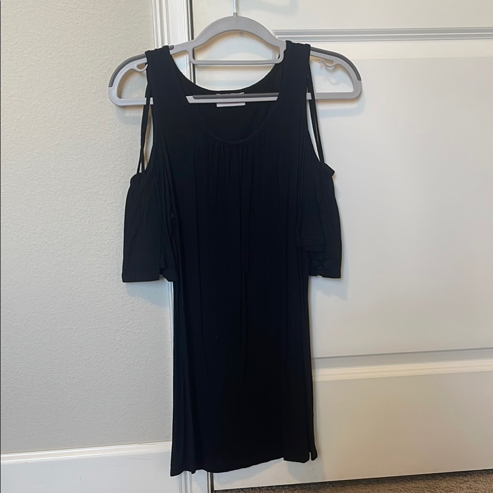 Small Pink Lily black top